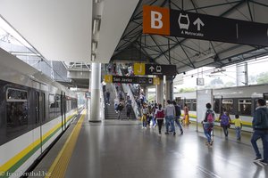 In einer Metrostation von Medellín.