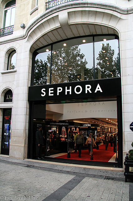 Eingang in den Parfümladen Sephora nahe dem Triumphbogen