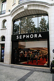 Eingang in den Parfümladen Sephora nahe dem Triumphbogen