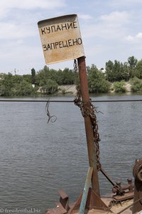 Schild bei der Fähre über den Dnister nach Tiraspol in Transnistrien