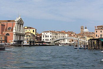 Uns erwartet der Canal Grande ...