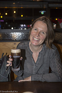 Anne und ein Guinness zum Abendessen