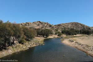 Nur in wenigen namibischen Flüssen gibt es das ganze Jahr fließendes Wasser.