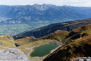 Blick vom Baseggla (2.280 m) auf den Baschalvasee