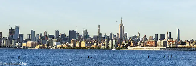 Skyline von Manhattan von Newport in Jersey City aus.