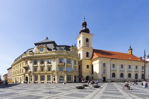 Rathaus und Stadtpfarrkirche von Sibiu
