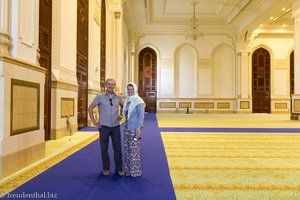 Lars und Anne in der Sultan Qaboos Moschee von Salalah