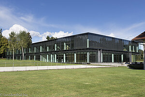 Das gläserne Kongresszentrum beim Landgut Brdo.