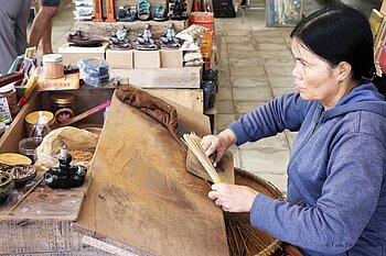 Produktion der Räucherstäbchen in Thuy Xuan bei Hué