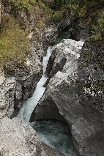 Gletschermühlen und Strudellöcher im Maligne Canyon