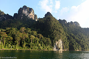 Landschaft nahe der Coral Cave beim Chiew-Lan-See