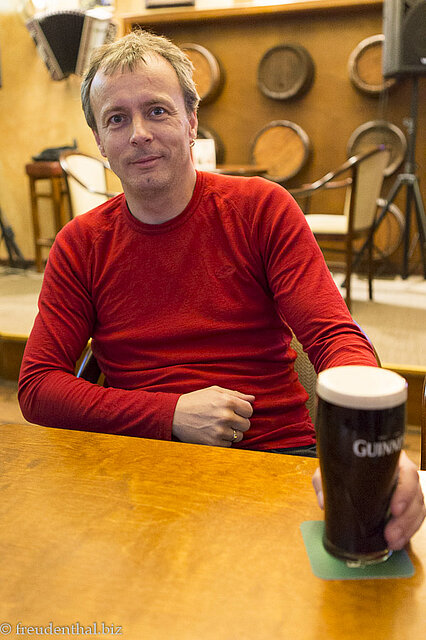 Lars im Moloney's Pub von Riga