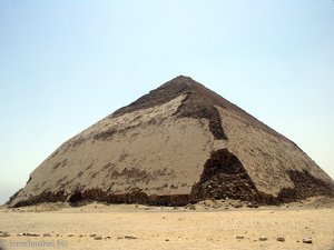 Knickpyramide des Pharos Snofru bei Dahschur