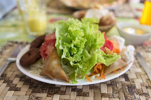 Kreolischer Salat in der Pizzaria von Hell-Bourg