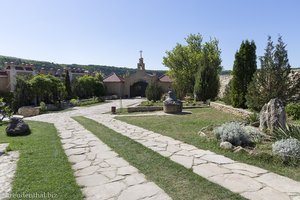 im Garten des das Orheiul Vechi Klosters auf dem Butuceni-Hügel