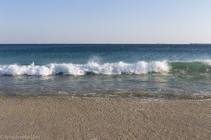 die Wellen am Strand des Hilton Salalah im Oman