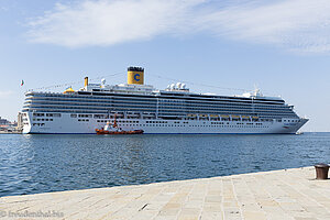 Ein verwaistes Kreuzfahrtschiff: die Costa Deliziosa