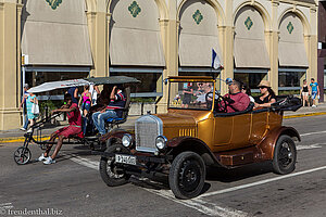 Oldtimer entlang des Prado