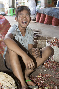 fröhlicher Junge in Mawlamyaing