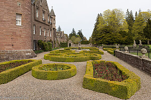 Broderieparterre vor dem Glamis Castle