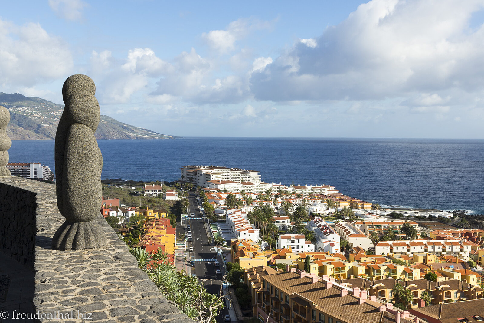 Skulptur oberhalb des Badeortes Los Cancajos auf der Kanareninsel La Palma