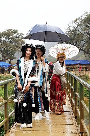 Traditionell gekleidete Frauen im Norden von Vietnam