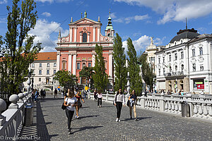 Über die Tromostovje auf den Prešerenplatz