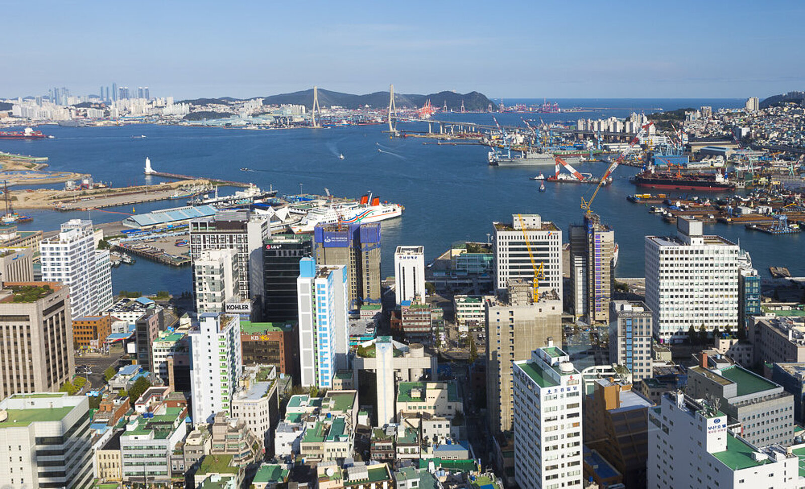 Panorama über die Hafenstadt Busan im Südosten Südkoreas