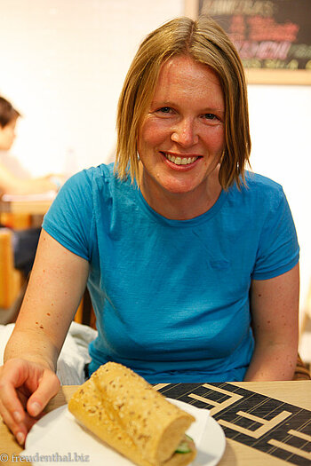 Annette kann trotz Air Baltic wieder lachen