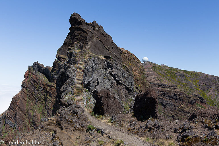 Aufstieg über einen Treppenweg zum Pico do Arieiro