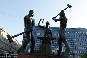 Skulptur Drei Schmiede von Felix Nylund