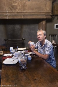Lars beim Frühstück im Château de Canac