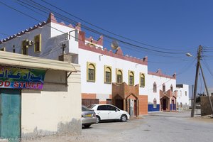 es gibt auch schöne Häuser in der Geisterstadt Mirbat im Oman