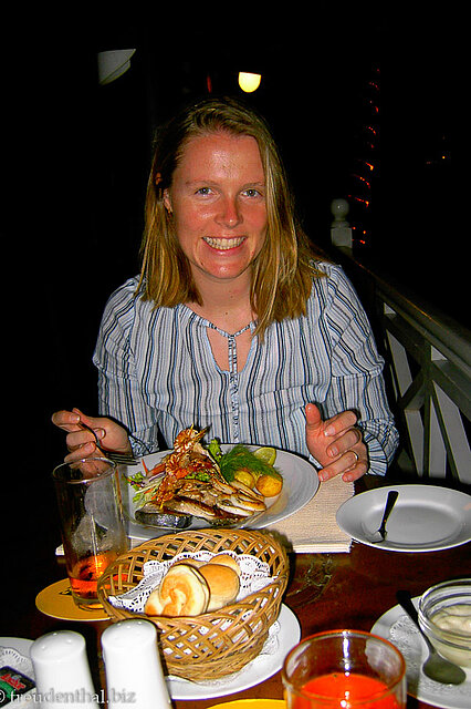 Annette im Strandrestaurant bei Mount Lavinia, Sri Lanka