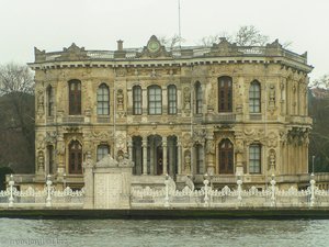 James Bond-Palast aus Aserbaidschan am Bosporus