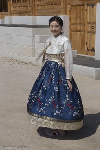Edler Hanbok im Palast Gyeongbokgung