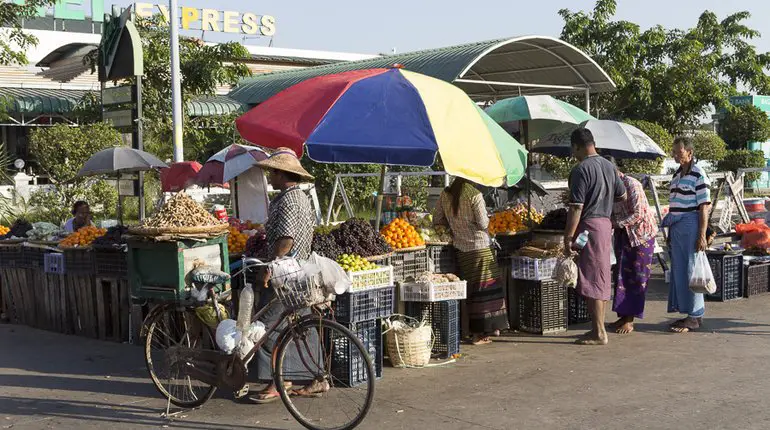 Markt auf dem Weg nach Mandalay