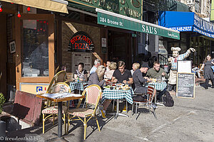 ein Restaurant am anderen, in Little Italy in New York