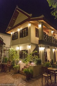 Abendbeleuchtung in der Villa Saykham