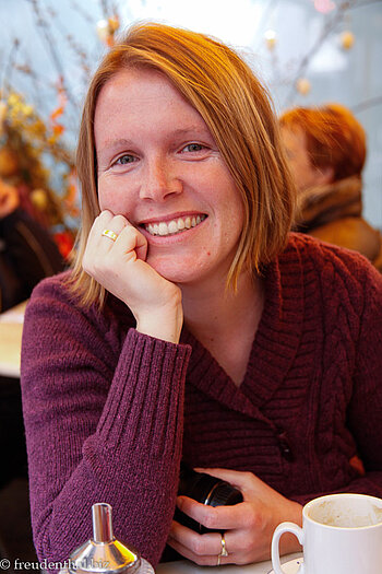 Annette genießt ihre Pause in der Getreidegasse