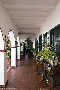 offener Hausflur des Hospederia La Roca in Villa de Leyva