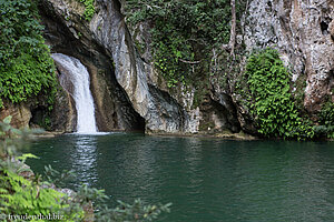 traumhaft gelegener Naturpool des Salto de Caburni