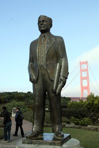 Denkmal von Josef Baermann Strauss, Chefingenieur und Erbauer der Brücke
