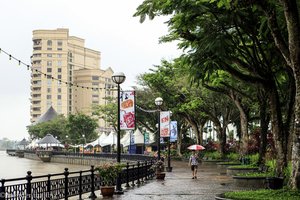 Promenade an der Waterfront von Kuching