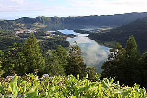 Aussicht vom Visto do Rei über den Lagoa Verde zum Lagoa Azul