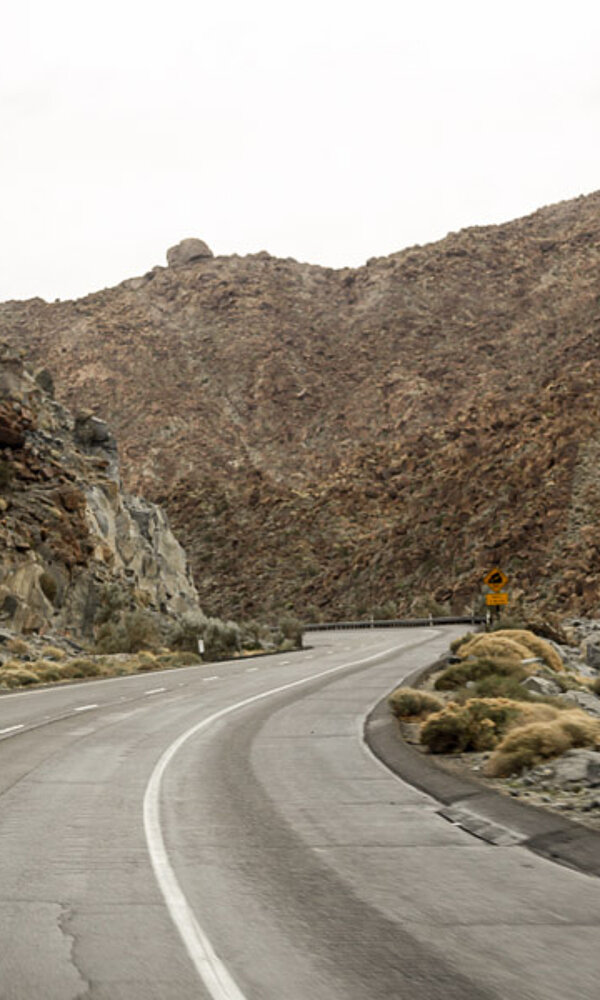 USA-Rundreise: Fahrt auf der Interstate 8 durch das Küstengebirge von Kalifornien