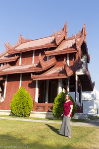 Anne im Königspalast von Mandalay