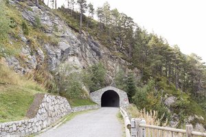 Tunnel beim Camino les Pardines