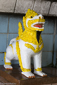 der Dienstagslöwe beim liegenden Buddha im Chaukhtatgyi Tempel