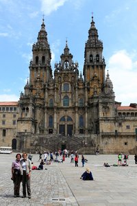 Rita und Uschi vor der Kathedrale von Santiago de Compostela